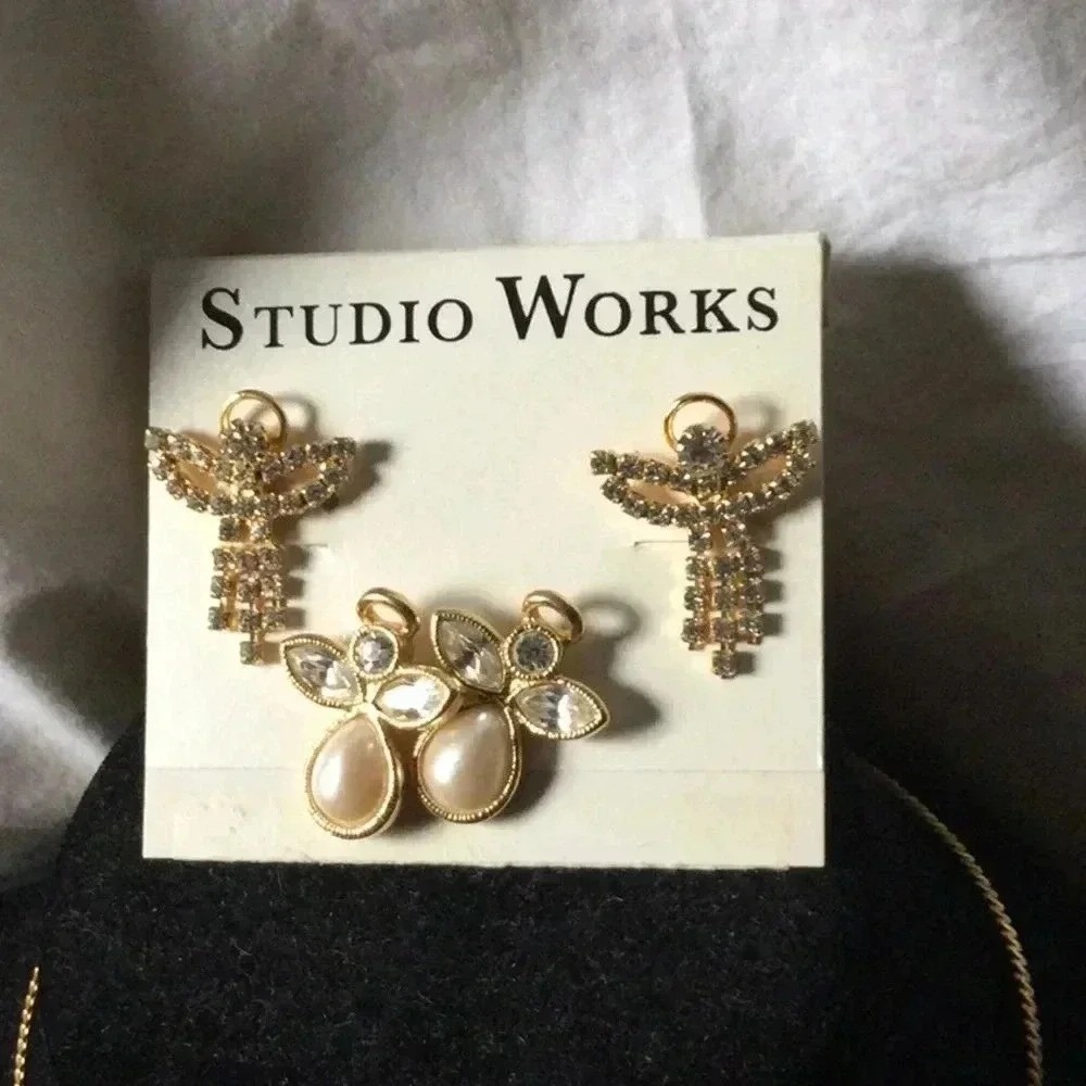 Studio Works Gold Tone Rhinestone Pearl Angel Necklace and Earrings Set‎ 3pc